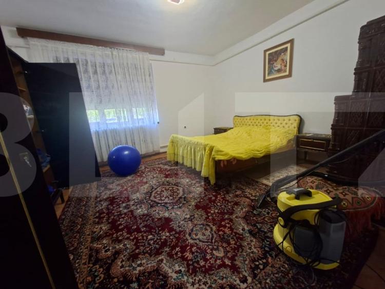 Casă cu 5 camere cu Teren 4500 Mp în Vâlcele