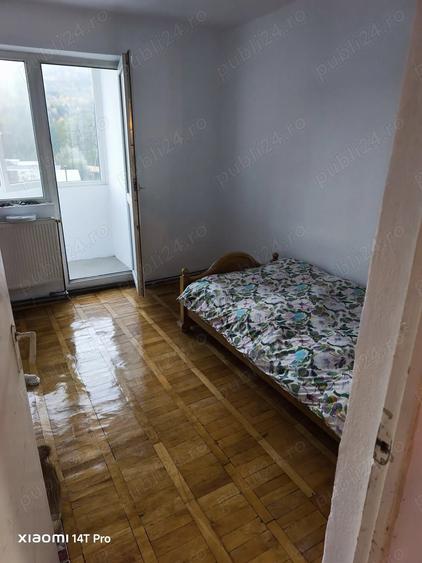 Apartament cu 3 camere semidecomandat în Molid