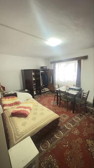 Apartament cu 4 camere decomandat în Petros