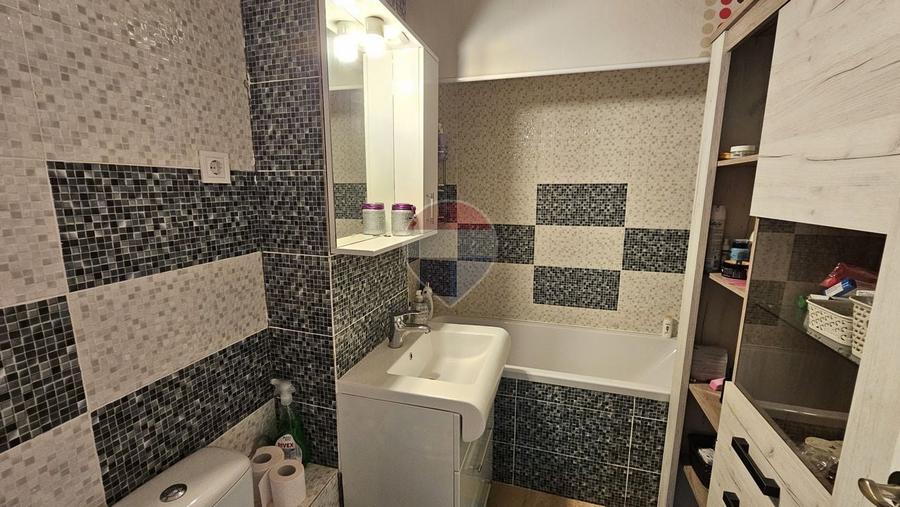 Apartament cu 3 camere semidecomandat, mobilat în Burdujeni