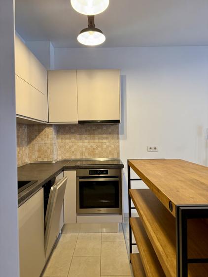 Apartament cu 3 camere semidecomandat, mobilat în Unirii