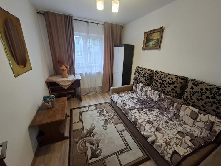 Apartament cu 3 camere semidecomandat în Alexandru cel Bun