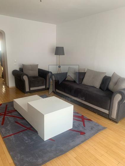Apartament cu 3 camere decomandat, mobilat în Nerva Traian
