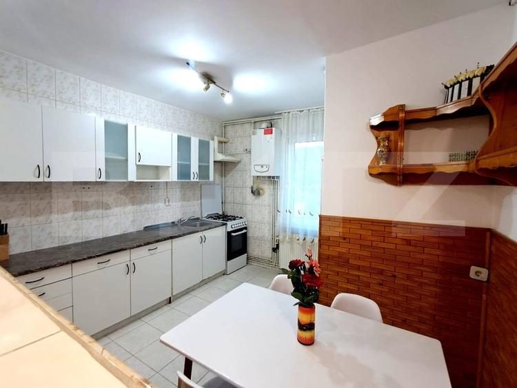 Apartament cu 3 camere decomandat, mobilat în Tudor