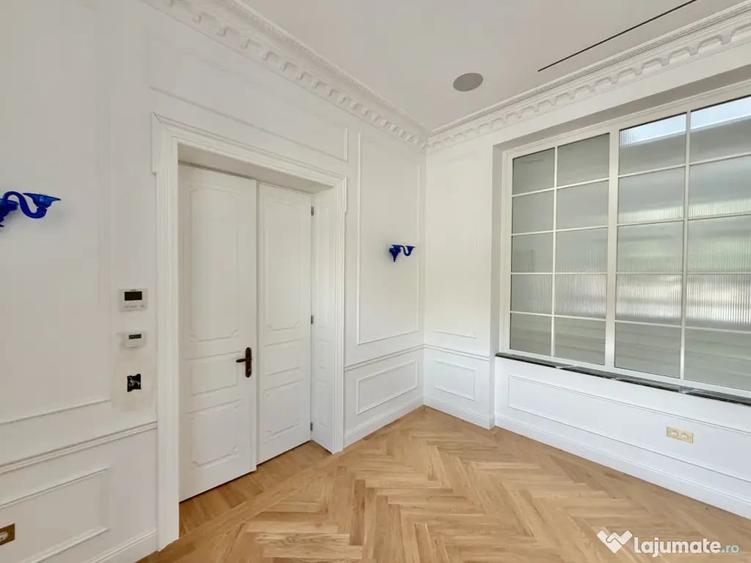 Casă cu 7 camere cu Teren 248 Mp în Romană