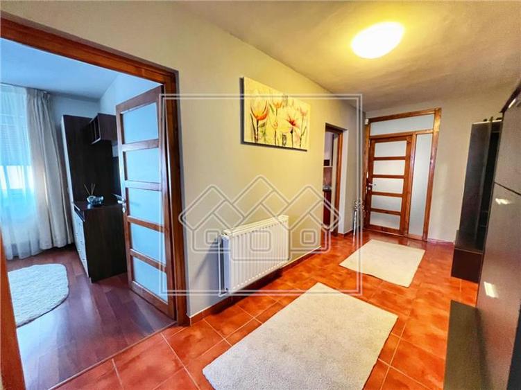 Apartament cu 3 camere decomandat în Șelimbăr