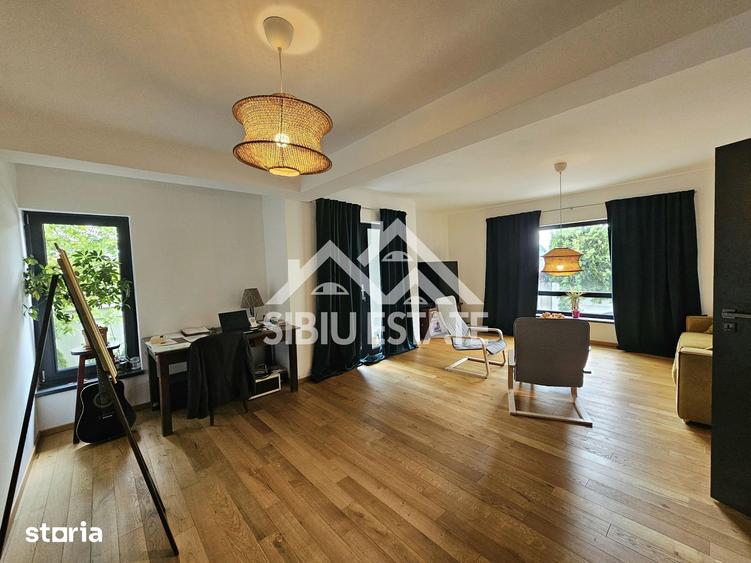 Casă cu 9 camere cu Teren 420 Mp în Șelimbăr