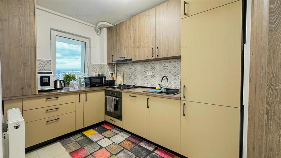 Apartament cu 2 camere decomandat în Tractorul