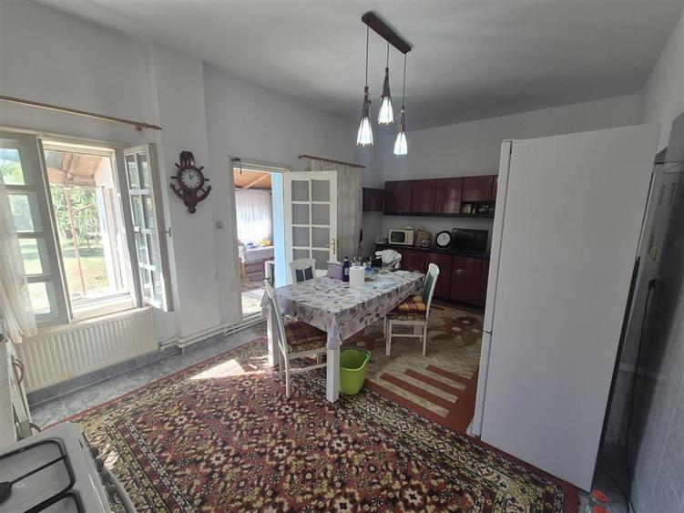 Casă cu 4 camere cu Teren 1004 Mp în Vărsătura
