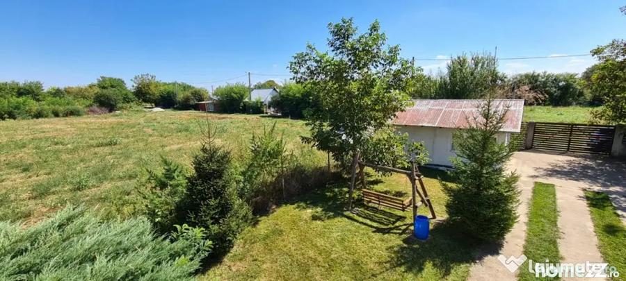 Casă cu 5 camere cu Teren 794 Mp în Livedea