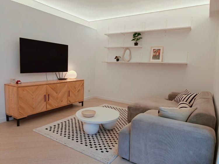 Apartament cu 3 camere decomandat, mobilat în Central