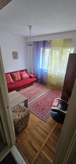 Apartament cu 2 camere semidecomandat în Soarelui