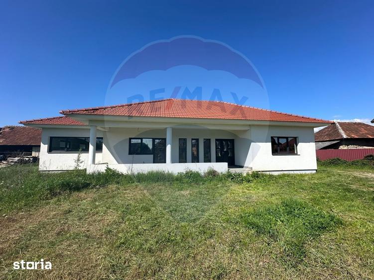 Casă cu 4 camere decomandat cu Teren 718 Mp în Central