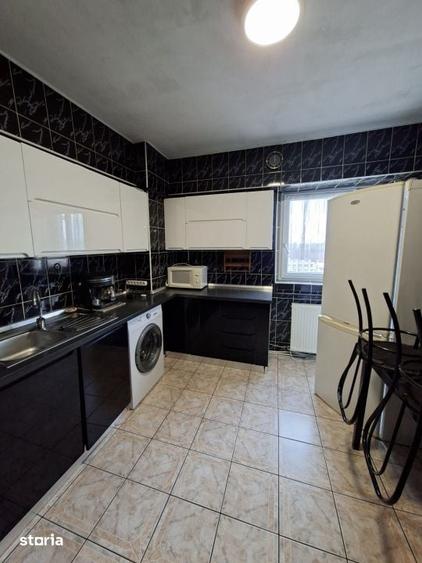 Apartament cu 3 camere decomandat în Traian
