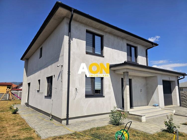 Casă individuală cu 4 camere cu Canalizare în Partoș