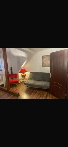 Apartament cu 5 camere semidecomandat în Universitate