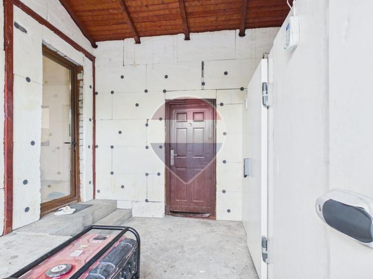 Casă individuală cu 5 camere cu Teren 1715 Mp în Merenii de Jos