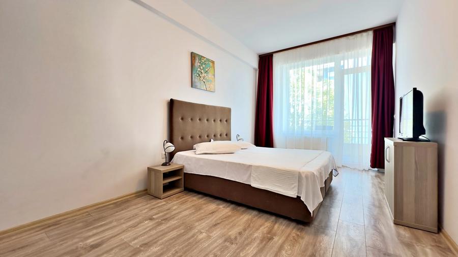 Apartament cu 2 camere semidecomandat, mobilat în Mamaia