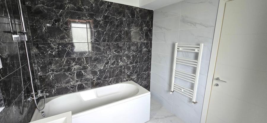 Apartament cu 3 camere decomandat în Frumoasa