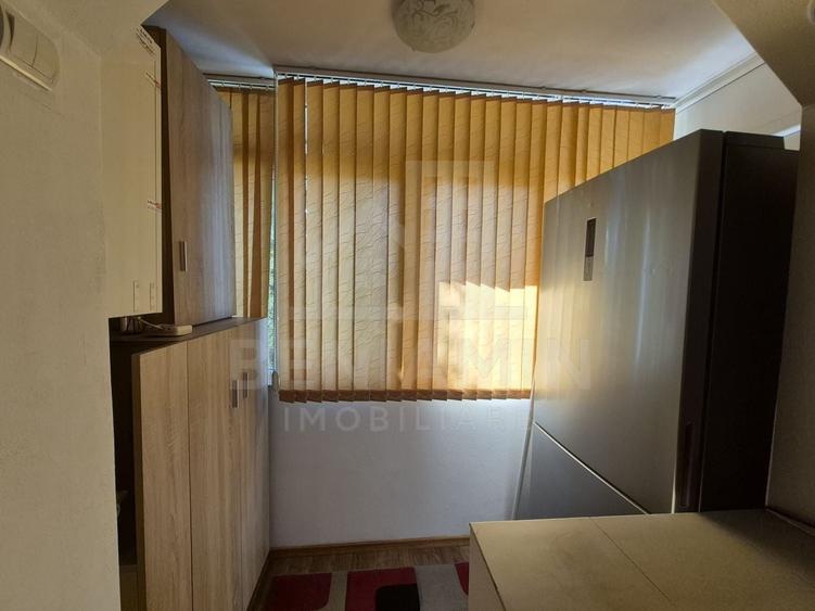 Apartament cu 3 camere semidecomandat, mobilat în Craiovița Nouă