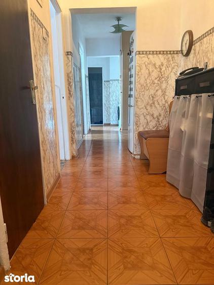 Apartament cu 3 camere decomandat în Tineretului