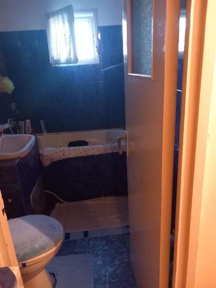 Apartament cu 3 camere semidecomandat în Milcov