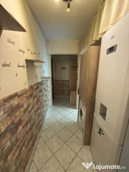 Apartament cu 2 camere semidecomandat în Malu Roșu