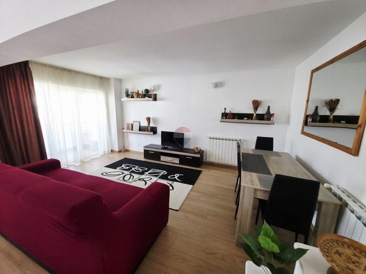 Apartament cu 3 camere decomandat, mobilat în Central