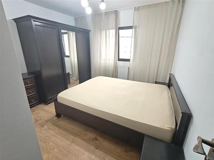Apartament cu 3 camere decomandat, mobilat în Dacia