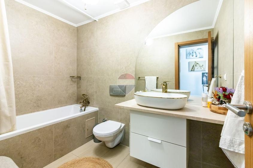 Apartament cu 3 camere semidecomandat, mobilat în Ștefăneștii de Jos