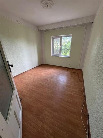 Apartament cu 3 camere decomandat în Câmpineanca