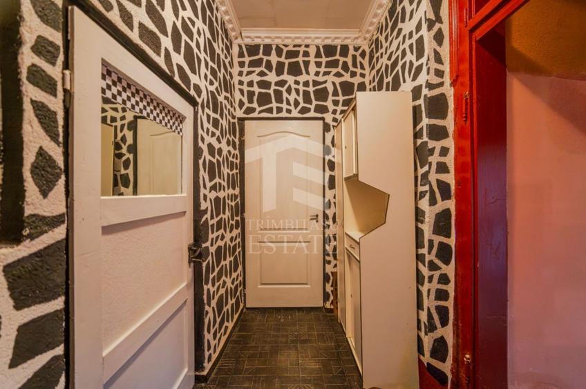 Apartament cu 3 camere semidecomandat, mobilat în Dâmbovița