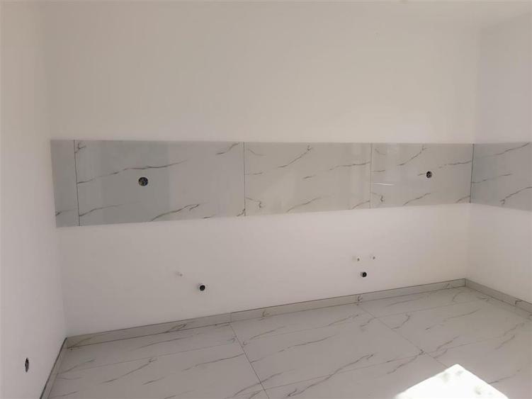 Casă cu 3 camere cu Canalizare în Pădureni