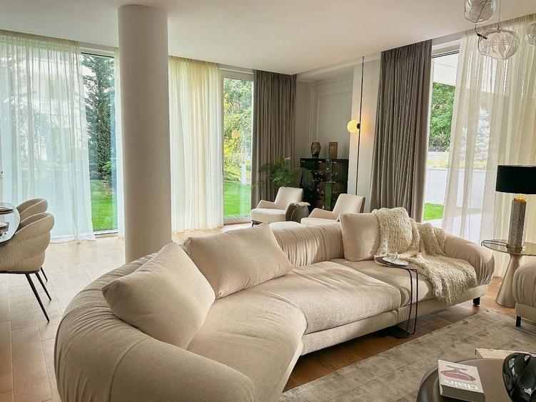 Apartament cu 4 camere decomandat în Băneasa