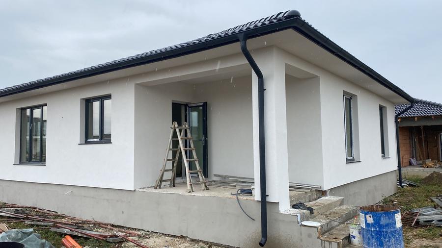 Casă cu 3 camere în Central