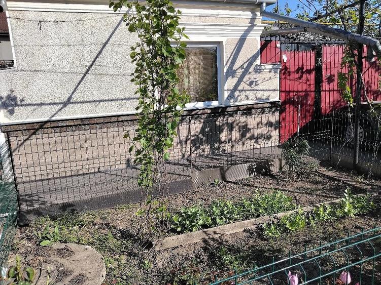 casa utilizabila cu 5 camere, 2 bai, 2 bucatarii la 71000 euro - 1