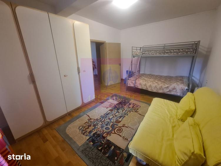 Casă cu 6 camere cu Teren 6600 Mp în Cornu