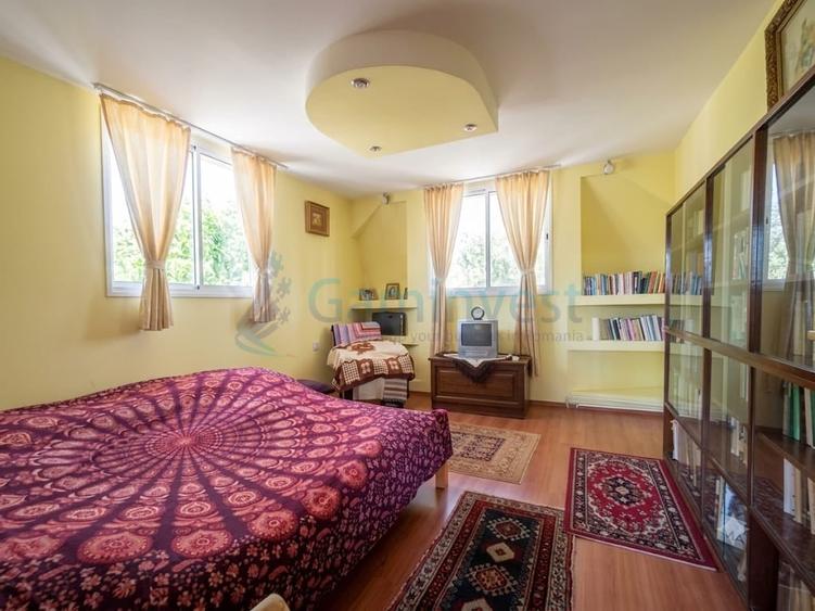 Casă individuală cu 6 camere cu Canalizare în Nufărul