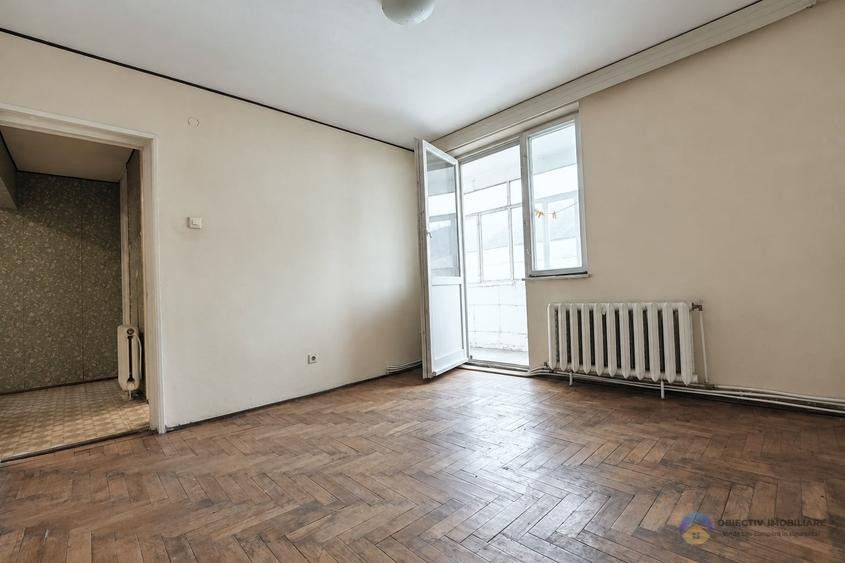 Apartament cu 3 camere decomandat în Mărăței