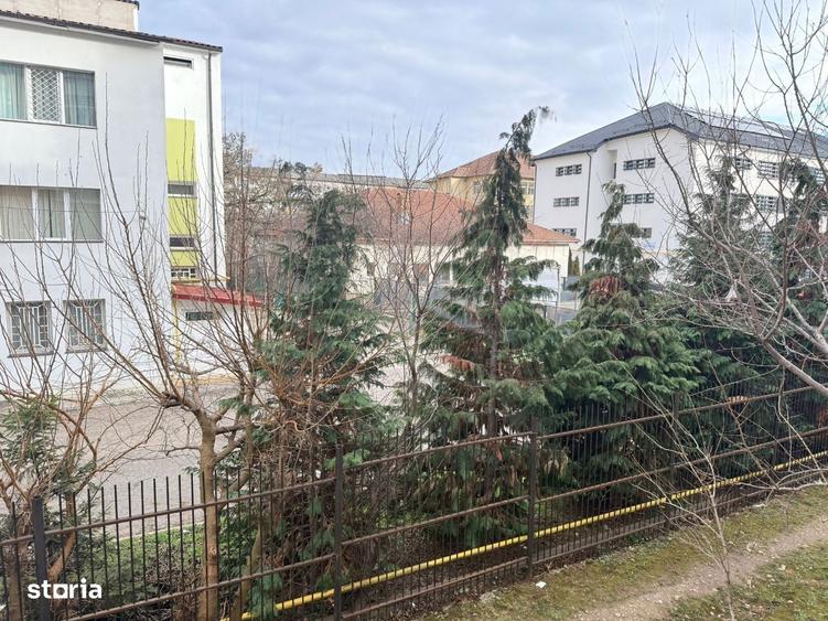 Apartament cu 2 camere semidecomandat în Micro 5