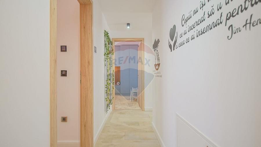 Penthouse cu 4 camere decomandat în Tractorul