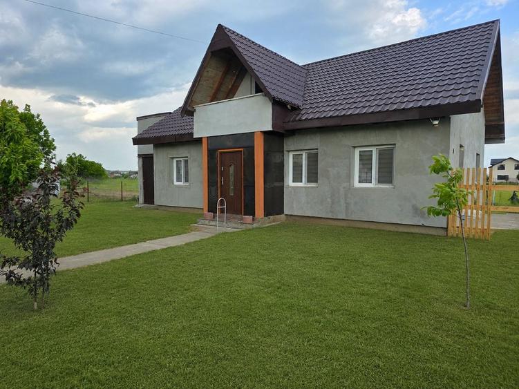 Casă cu 4 camere în Dancu