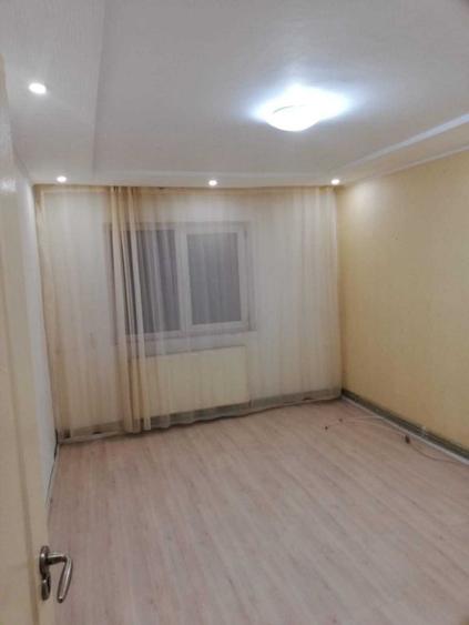 Apartament cu 3 camere semidecomandat în Sud