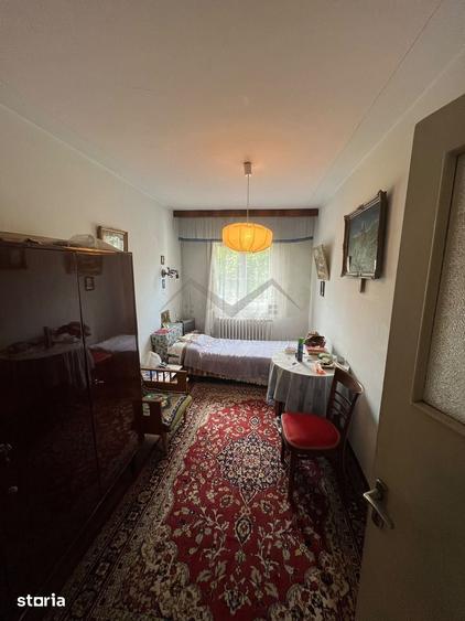 Apartament cu 4 camere semidecomandat în Podu Roș