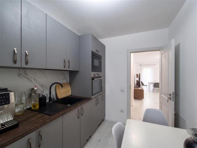 Apartament cu 2 camere decomandat, mobilat în Lisaura
