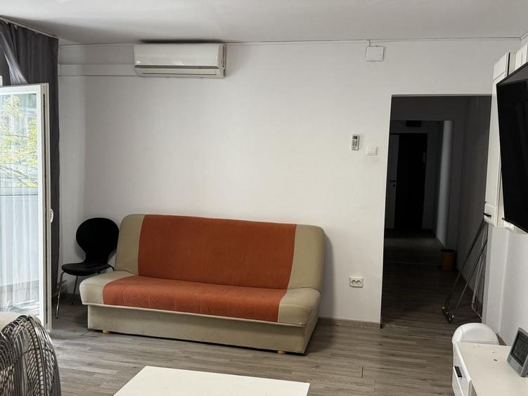 Apartament cu 3 camere semidecomandat în Exterior Vest