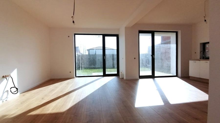 Duplex cu 4 camere cu Canalizare în Moșnița Nouă