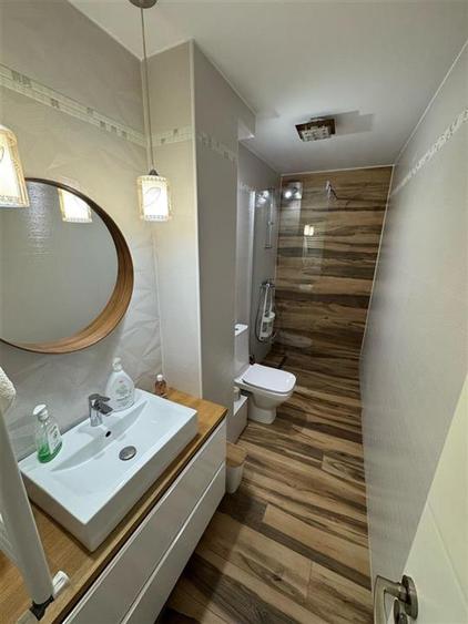 Apartament cu 3 camere decomandat, mobilat în Central