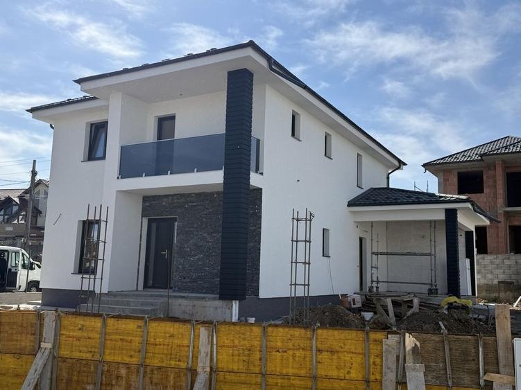 Casă cu 4 camere în Geamăna