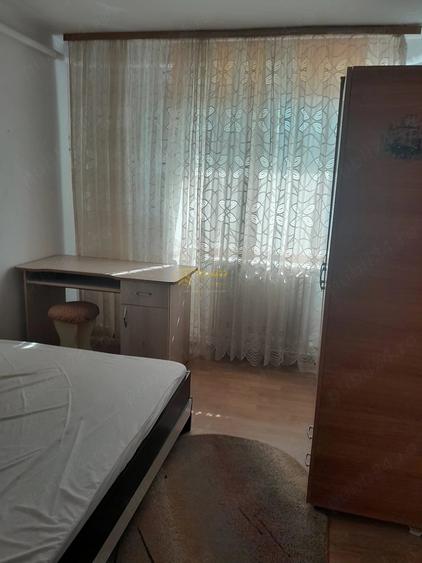 Apartament cu 2 camere semidecomandat în Podul de Piatră